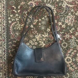 Vintage Fossil Black Leather Shoulder Bag with Classic Design